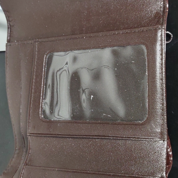 Quad-Fold Croc Embossed Leather Wallet - Picture 9 of 10